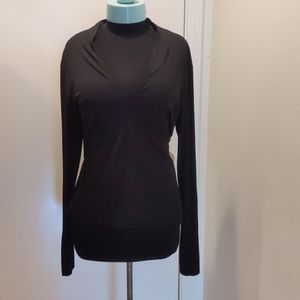 Slinky black deep v top